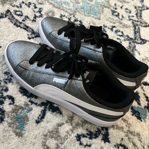 Puma soft foam sneakers(fits like 6 1/2 )worn one time size 5c